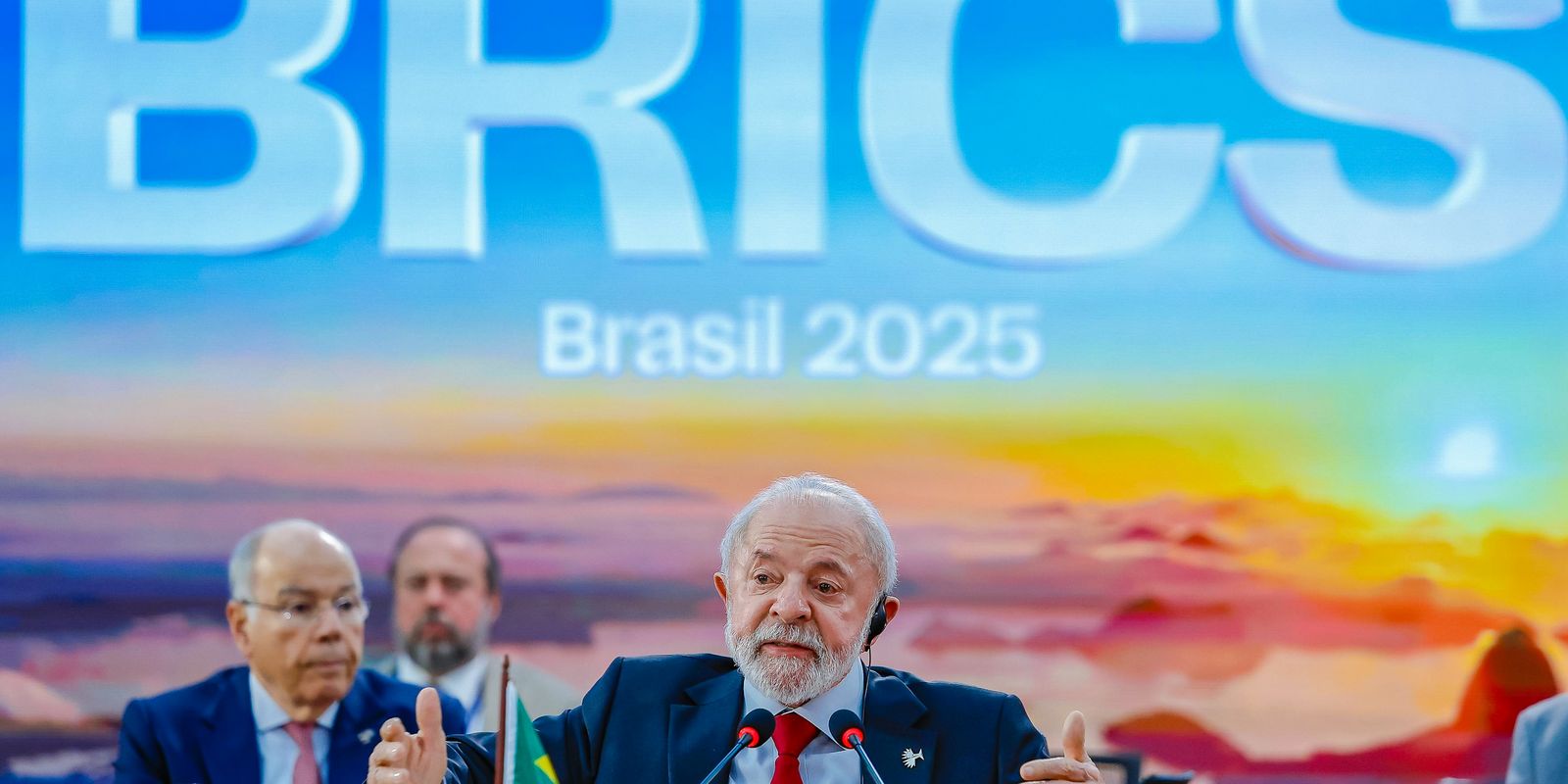 Adiar reforma da ONU torna mundo mais perigoso, diz Lula no BRICS 